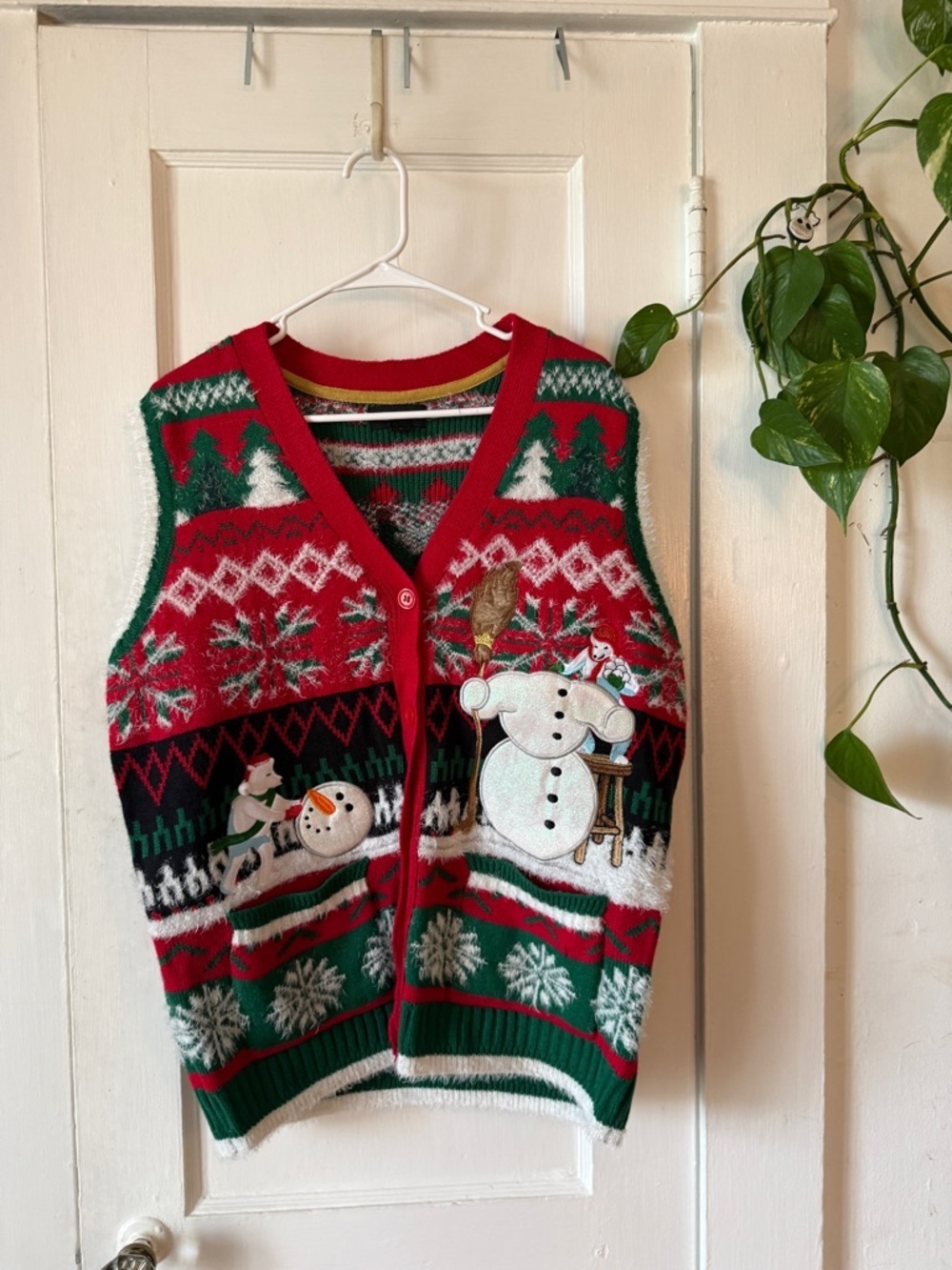 Blizzard Bay size L Festive Snowman Holiday Knit Vest in Red & Green